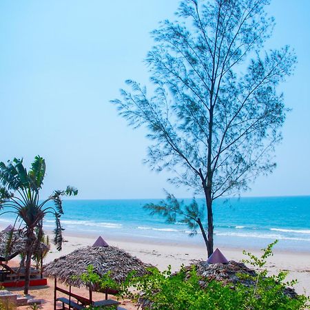 Ampazony Oasis Lodge Mahajanga Exteriör bild