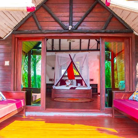 Ampazony Oasis Lodge Mahajanga Exteriör bild
