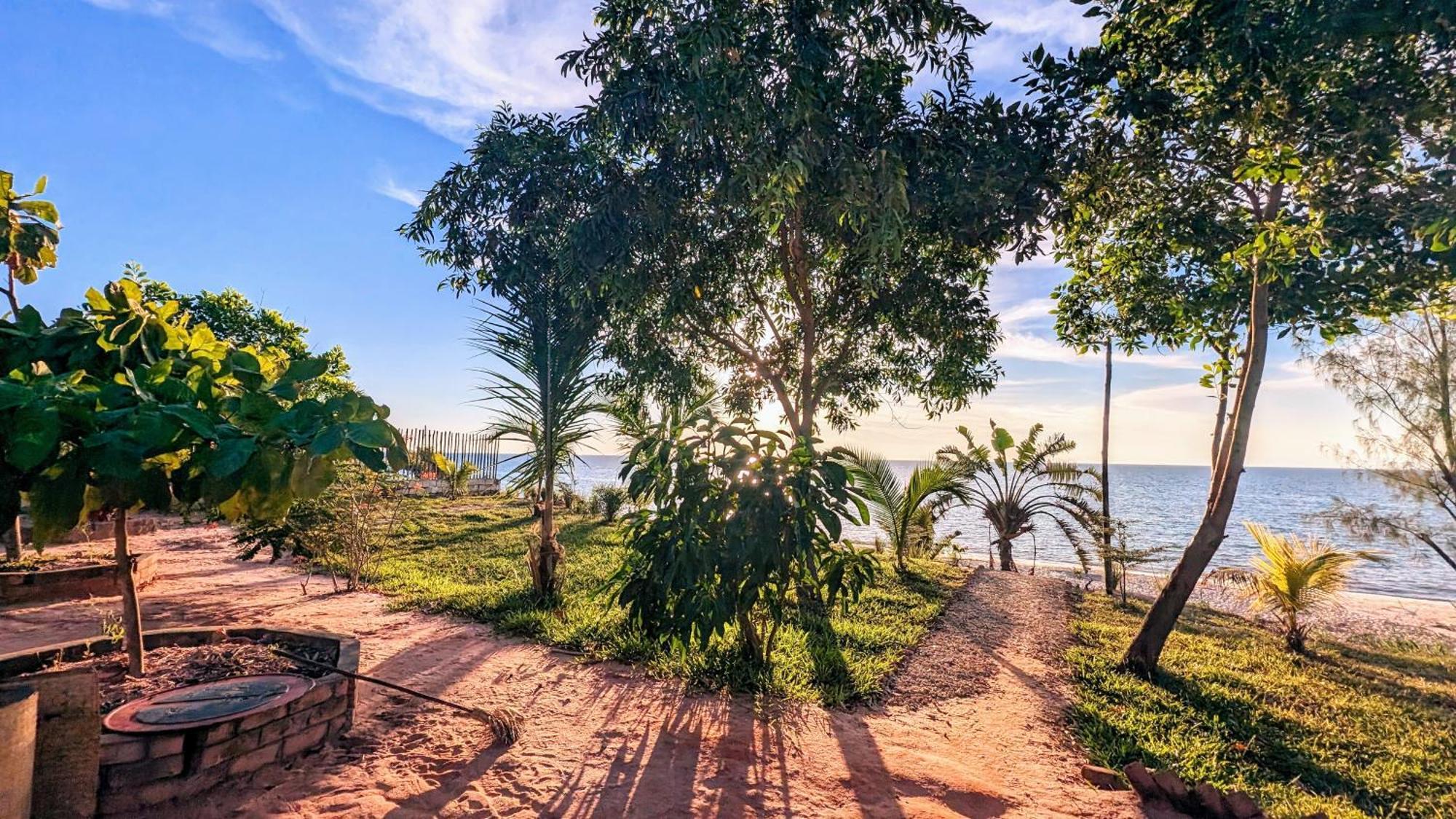 Ampazony Oasis Lodge Mahajanga Exteriör bild