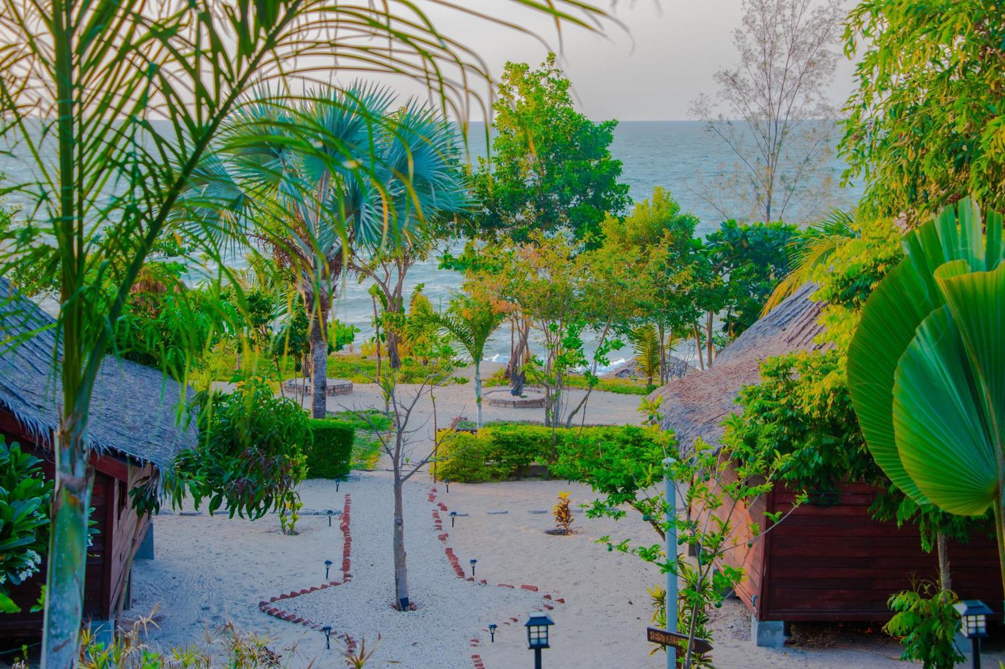 Ampazony Oasis Lodge Mahajanga Exteriör bild