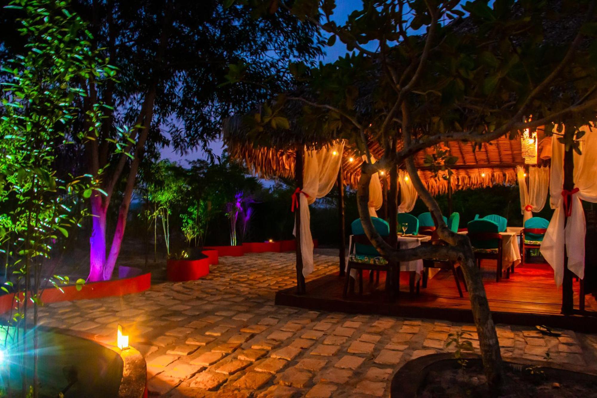 Ampazony Oasis Lodge Mahajanga Exteriör bild