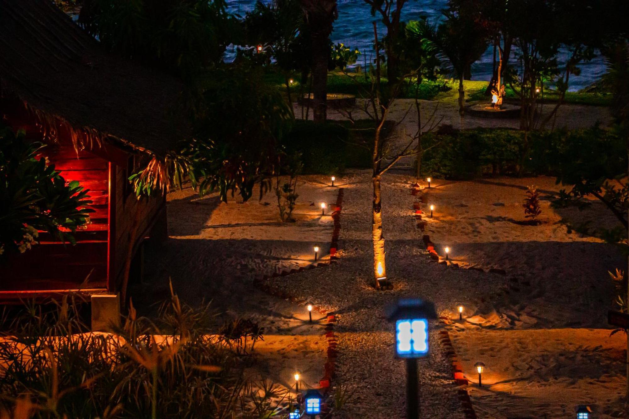Ampazony Oasis Lodge Mahajanga Exteriör bild