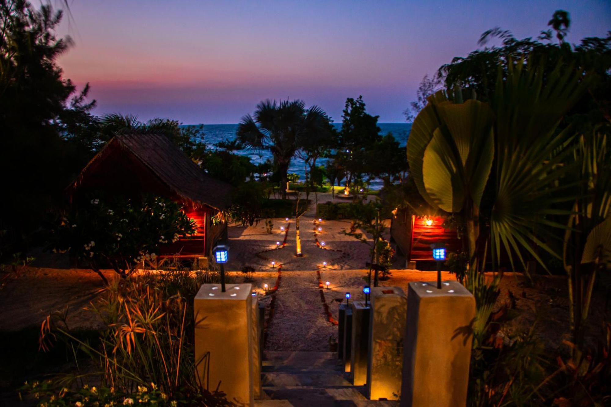 Ampazony Oasis Lodge Mahajanga Exteriör bild