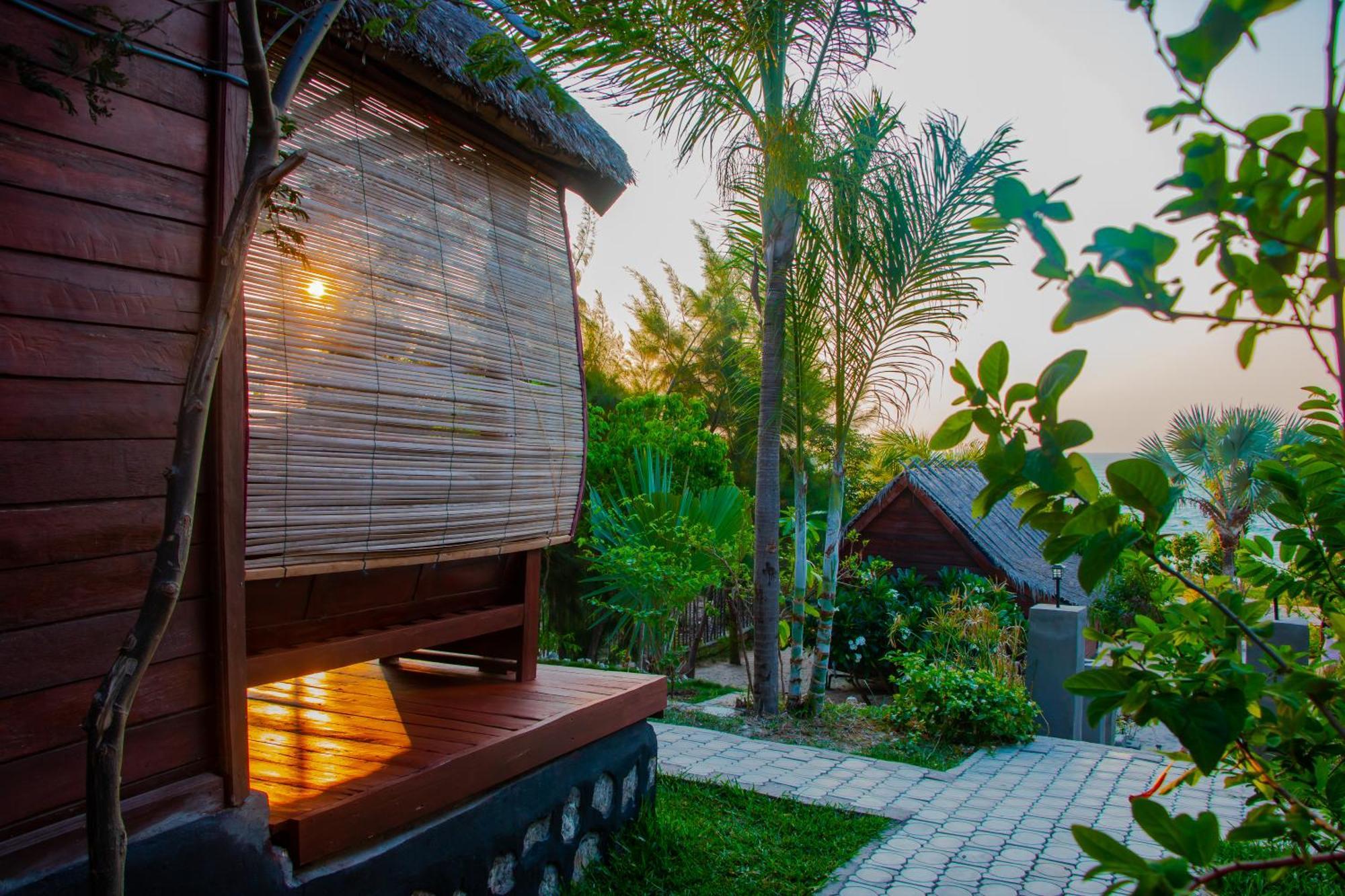 Ampazony Oasis Lodge Mahajanga Exteriör bild