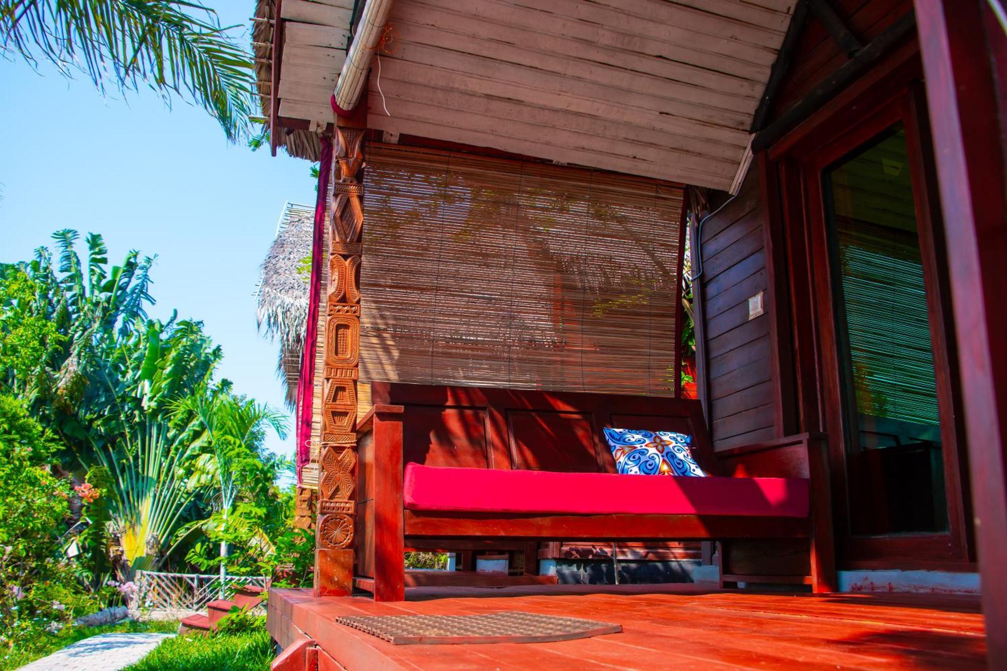 Ampazony Oasis Lodge Mahajanga Exteriör bild