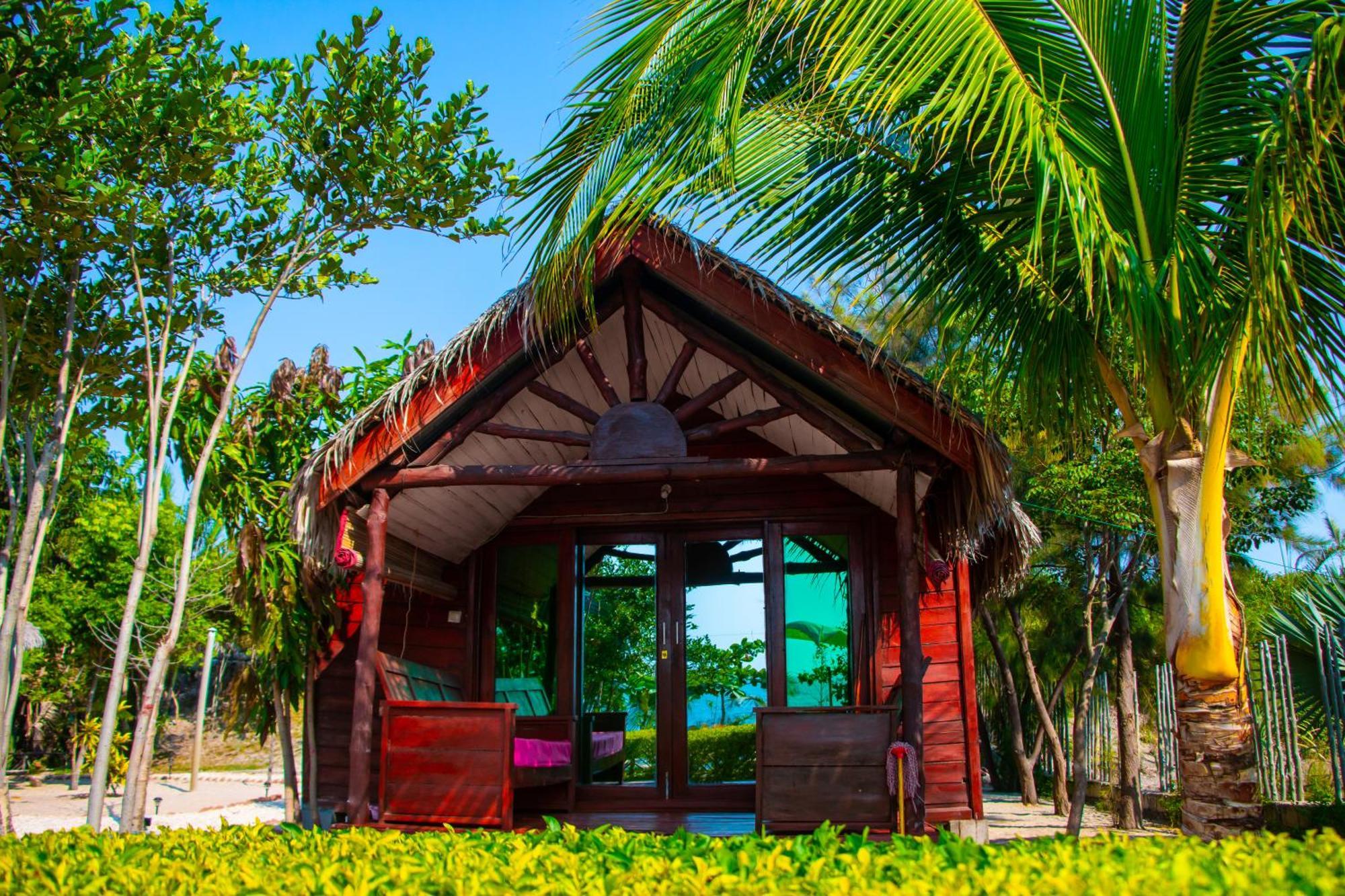 Ampazony Oasis Lodge Mahajanga Exteriör bild