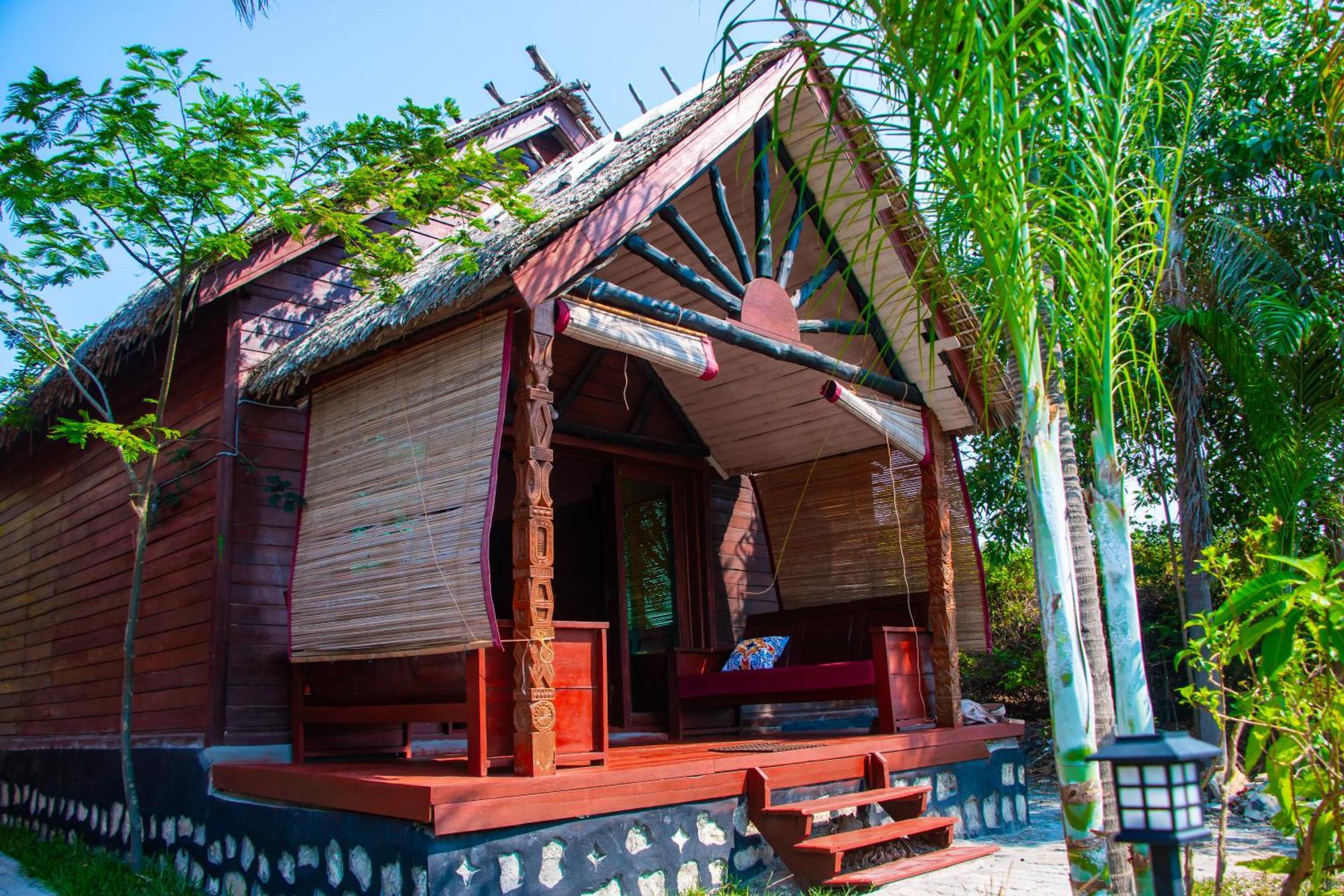 Ampazony Oasis Lodge Mahajanga Exteriör bild