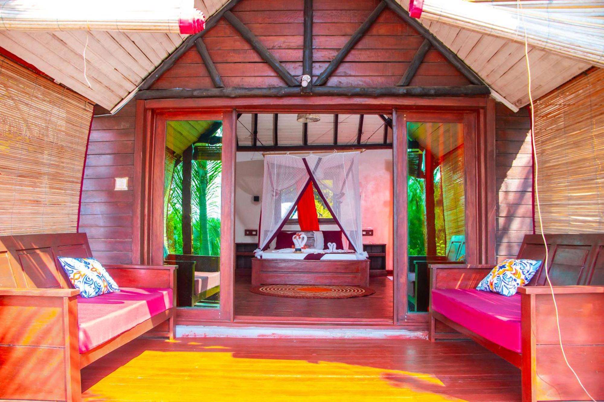 Ampazony Oasis Lodge Mahajanga Exteriör bild